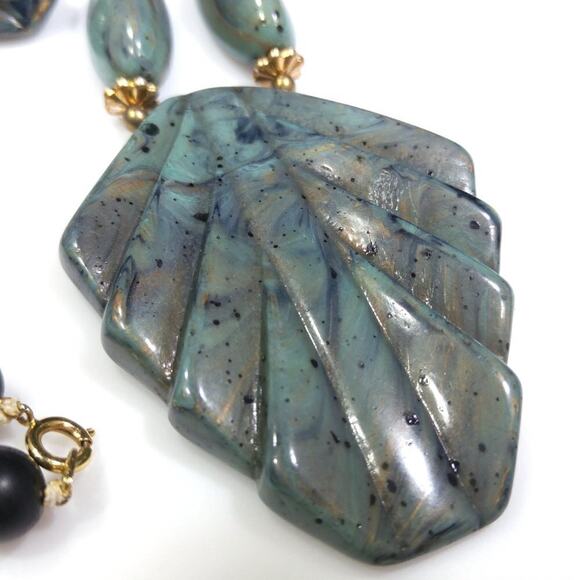 Vintage Green Black Lucite Pendant Necklace and Post Earrings Jewelry Set 70s - Picture 4 of 6